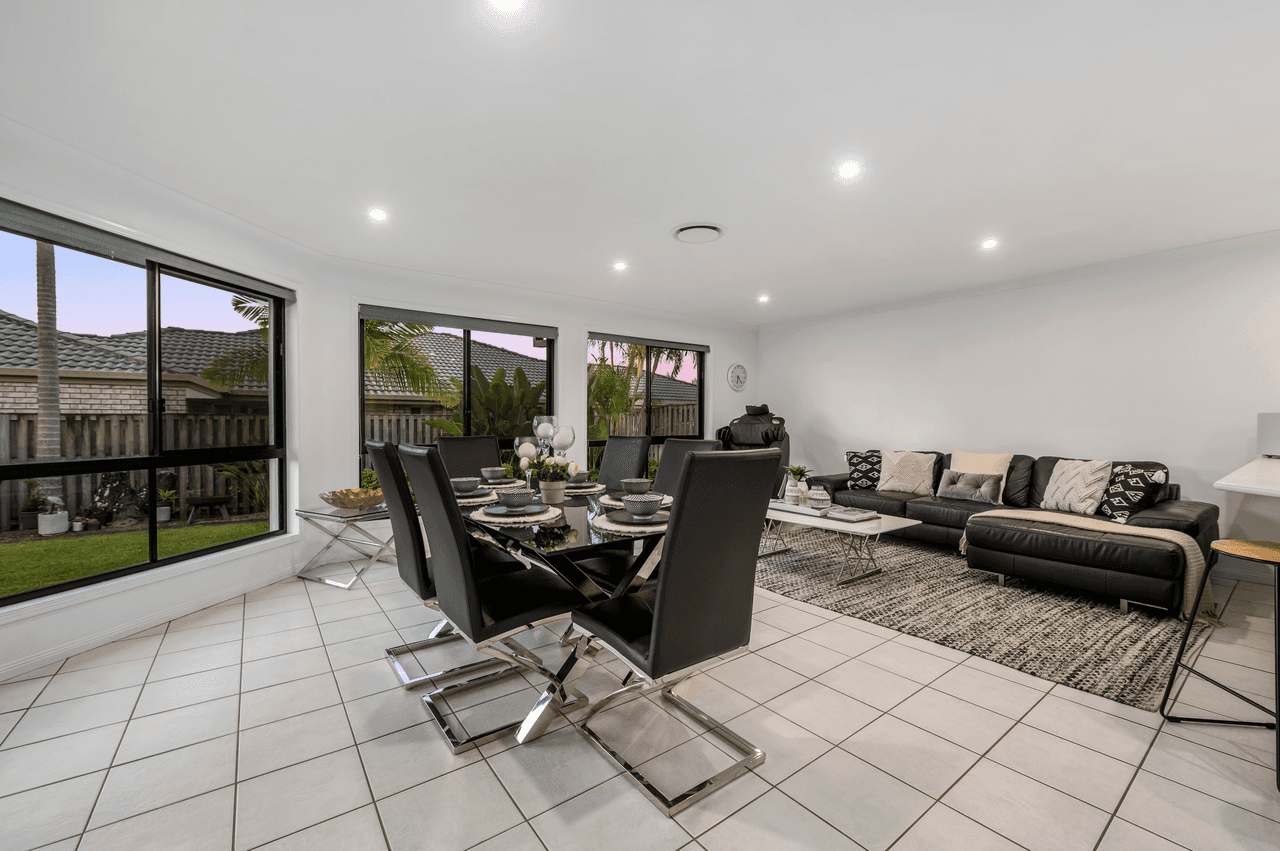 2 Coochin Lane, PACIFIC PINES, QLD 4211