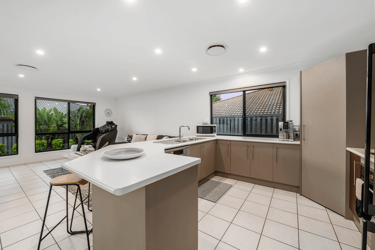 2 Coochin Lane, PACIFIC PINES, QLD 4211