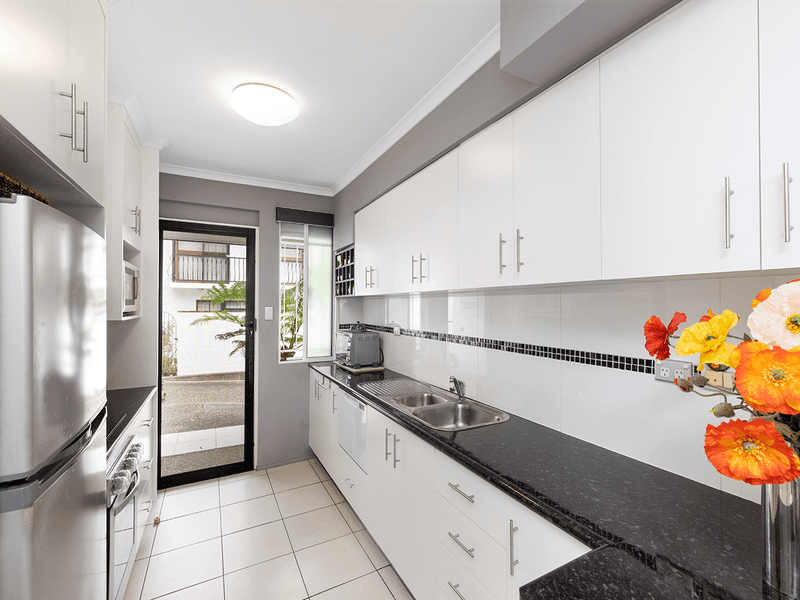 1/124 Station Road, INDOOROOPILLY, QLD 4068