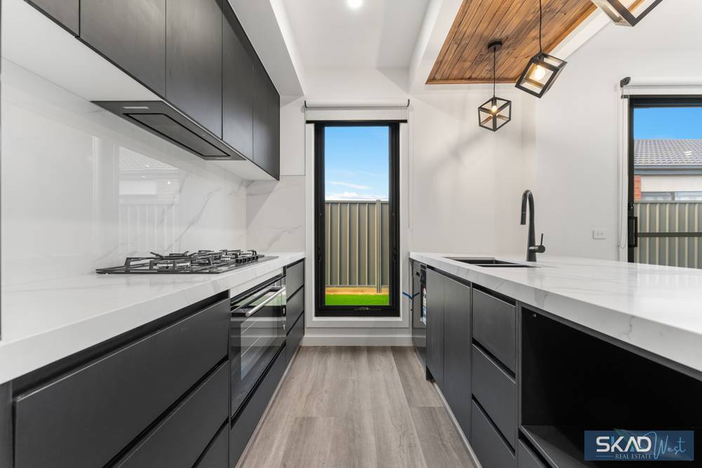 18 Ravenscraig Drive, STRATHTULLOH, VIC 3338