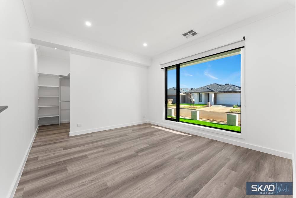 18 Ravenscraig Drive, STRATHTULLOH, VIC 3338