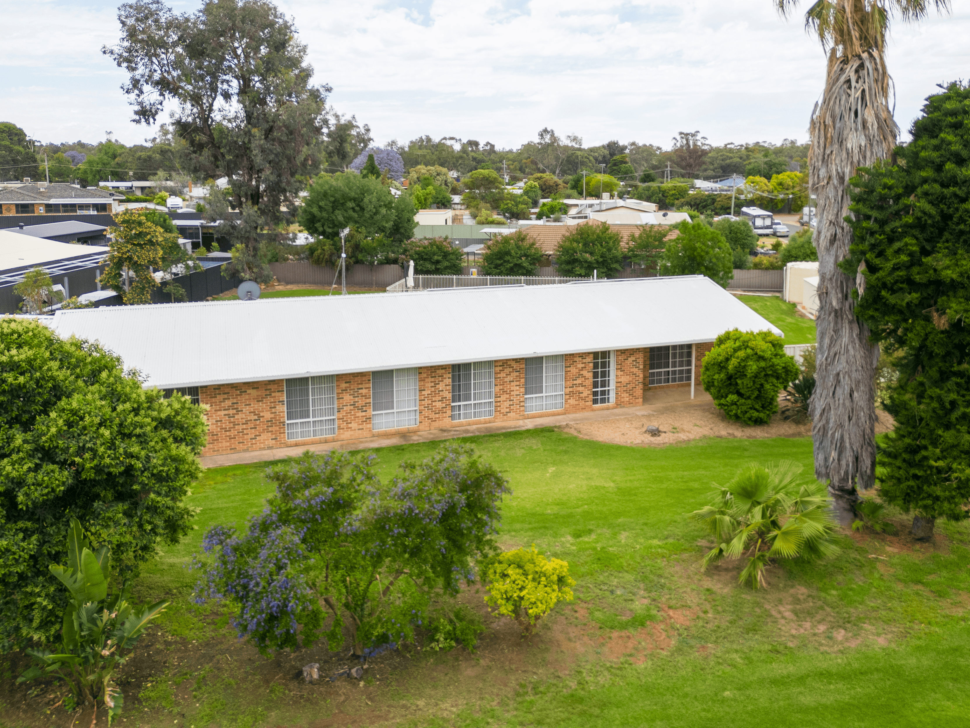 10 Brooks Crescent, DARLINGTON POINT, NSW 2706