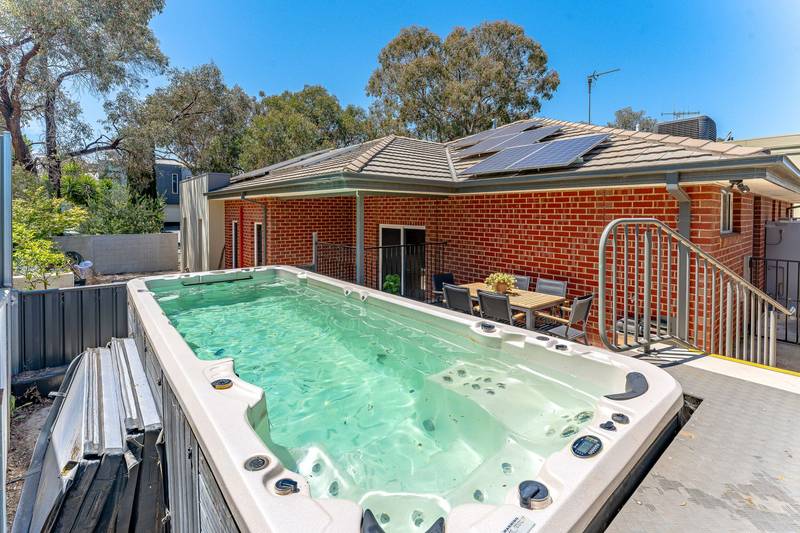 2A Lakewood Drive, Kennington, VIC 3550