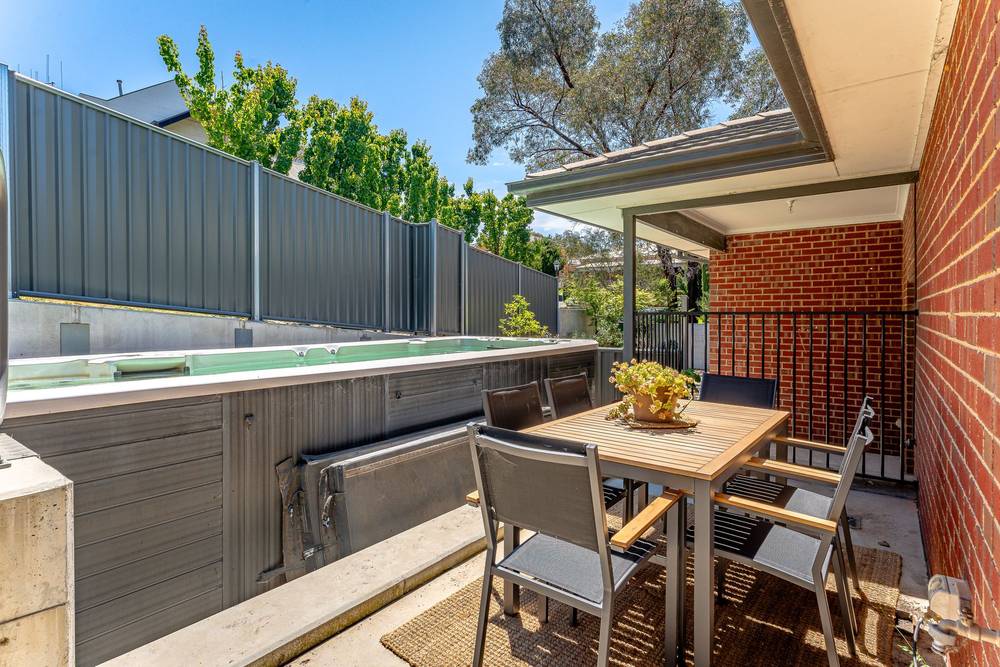 2A Lakewood Drive, Kennington, VIC 3550