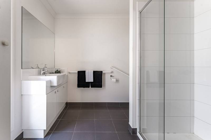 2A Lakewood Drive, Kennington, VIC 3550