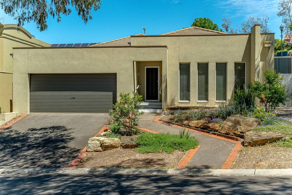 2A Lakewood Drive, Kennington, VIC 3550
