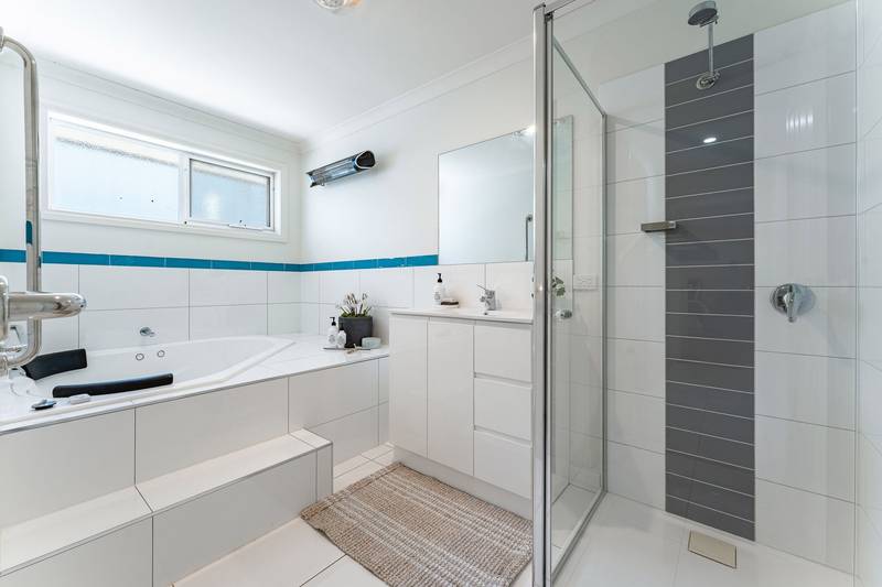 2A Lakewood Drive, Kennington, VIC 3550