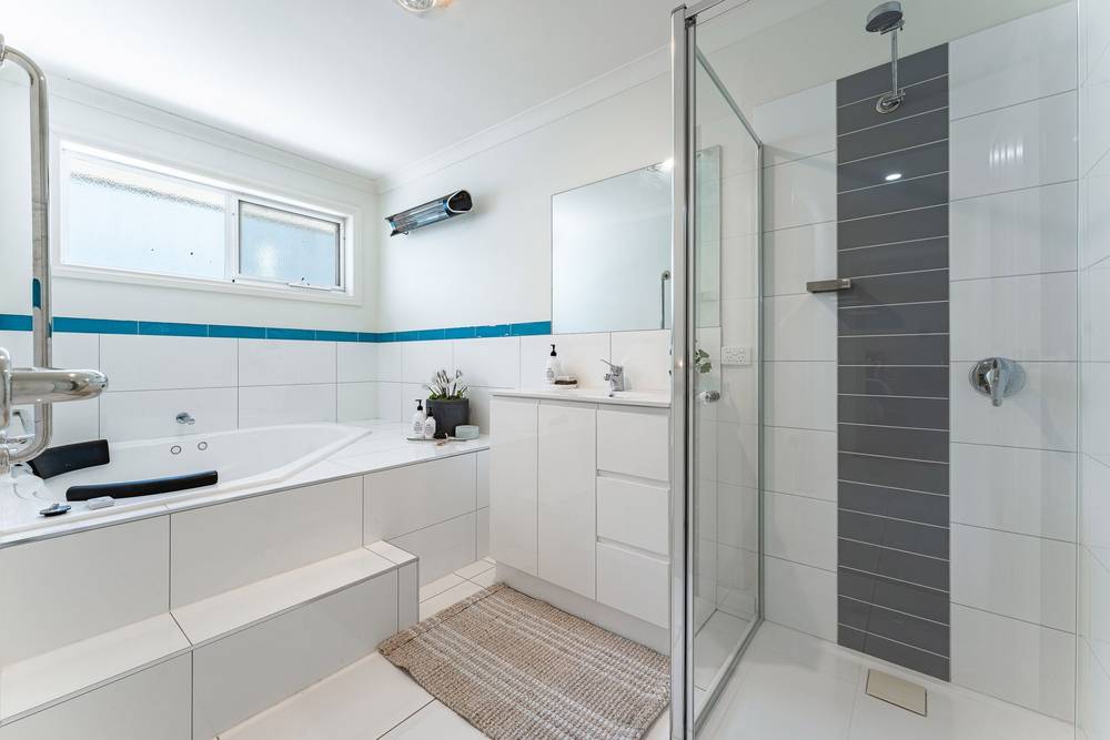 2A Lakewood Drive, Kennington, VIC 3550