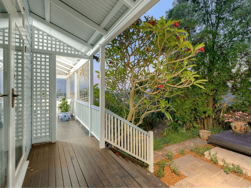 19 Rosebery Street, HIGHGATE HILL, QLD 4101