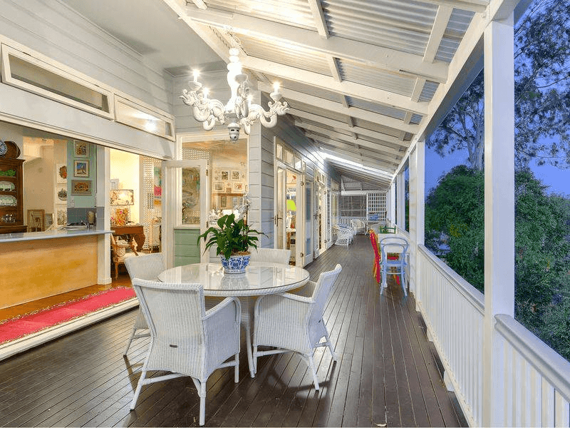 19 Rosebery Street, HIGHGATE HILL, QLD 4101