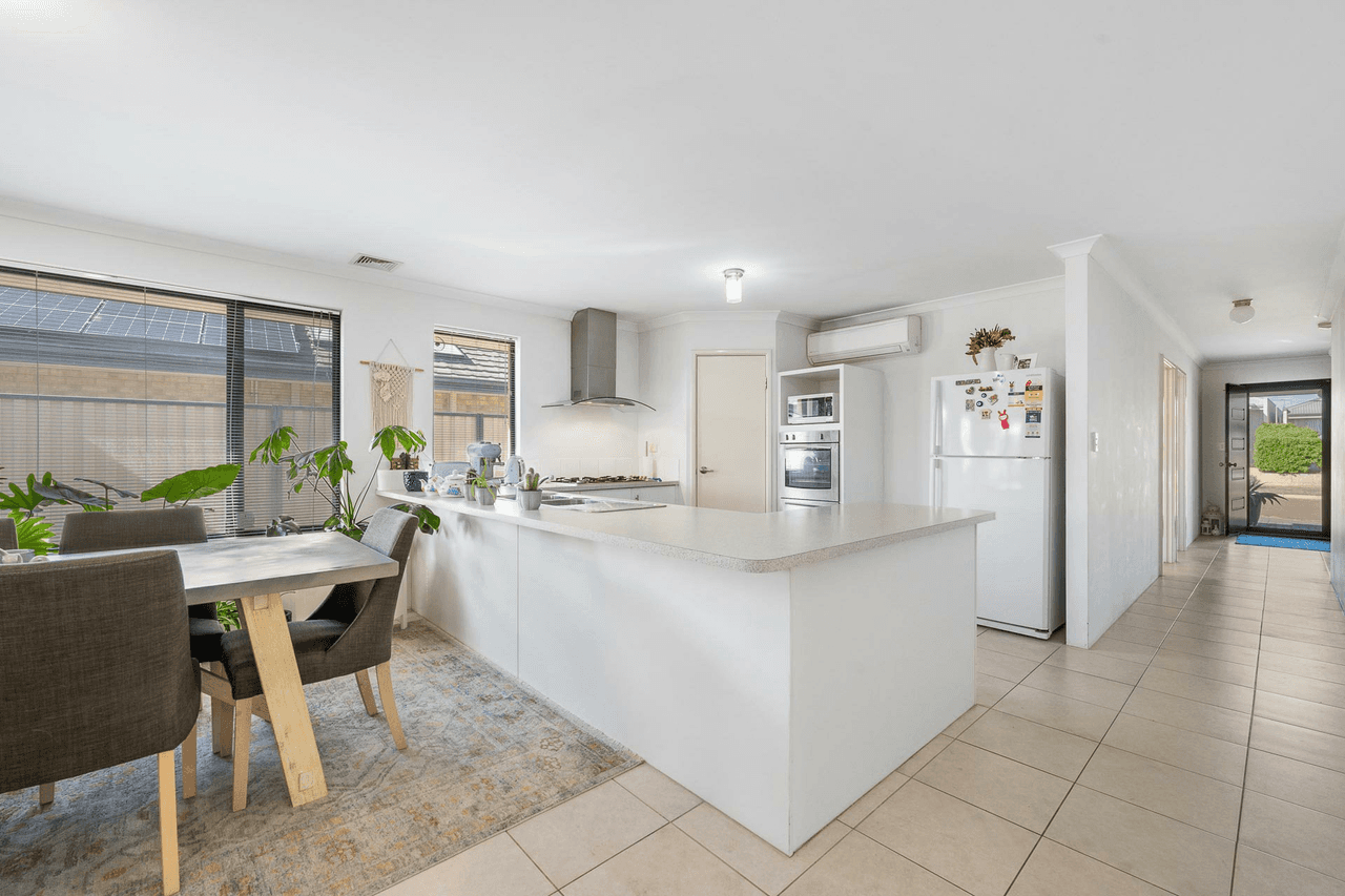 14 Teocote Crescent, AUBIN GROVE, WA 6164