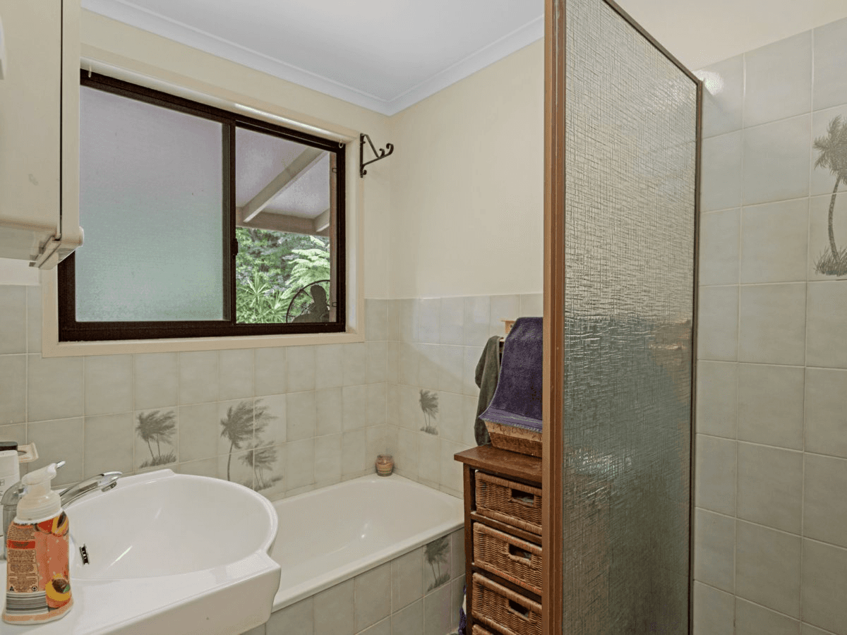 18 Veronica Drive, TALLAI, QLD 4213