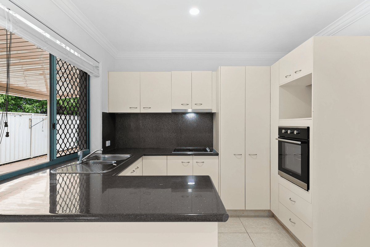 4/222 Central Street, Labrador, QLD 4215