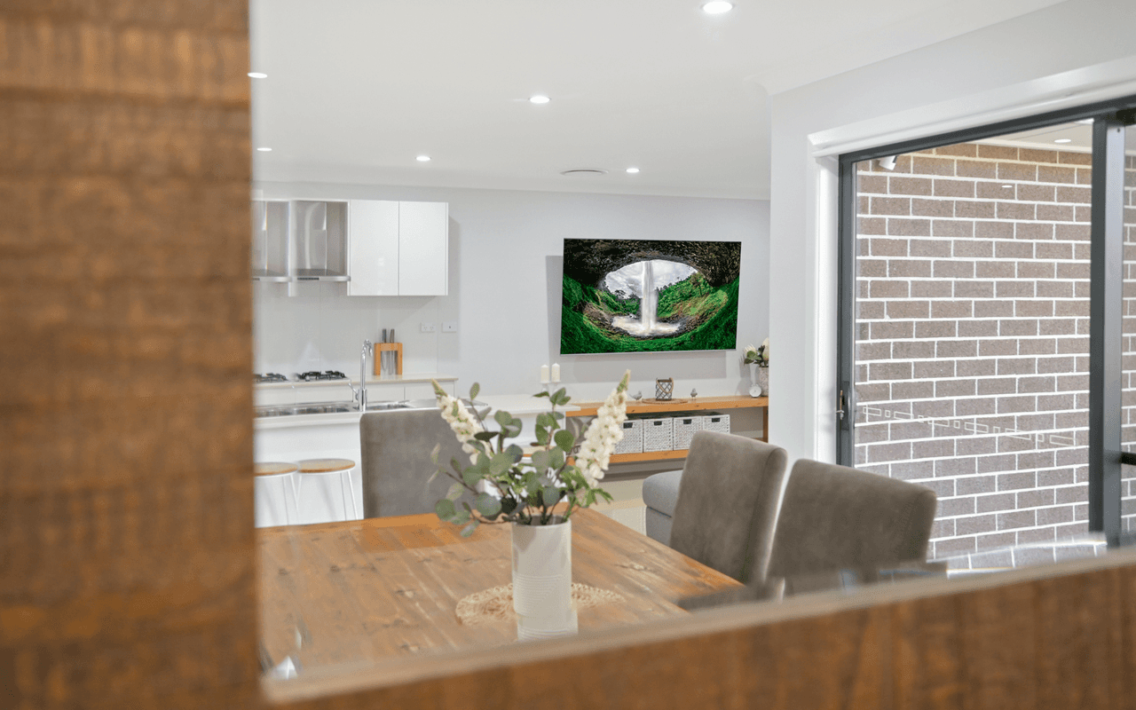 8B Tess Circuit, ORAN PARK, NSW 2570