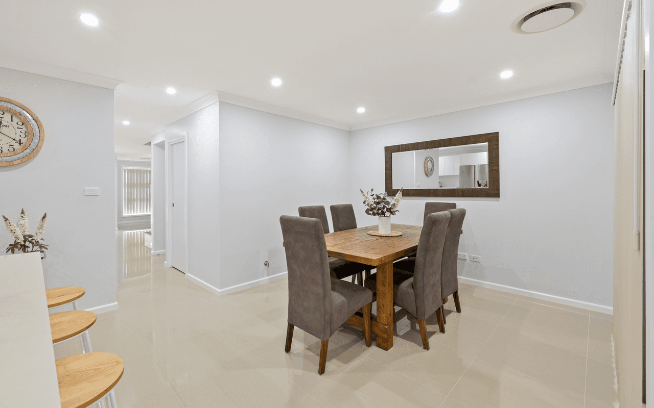 8B Tess Circuit, ORAN PARK, NSW 2570