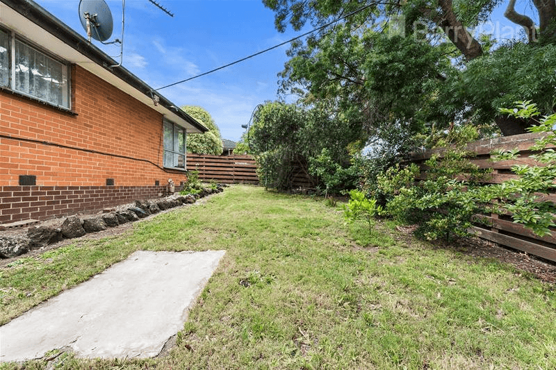 1/4 Louis Avenue, Dandenong, VIC 3175