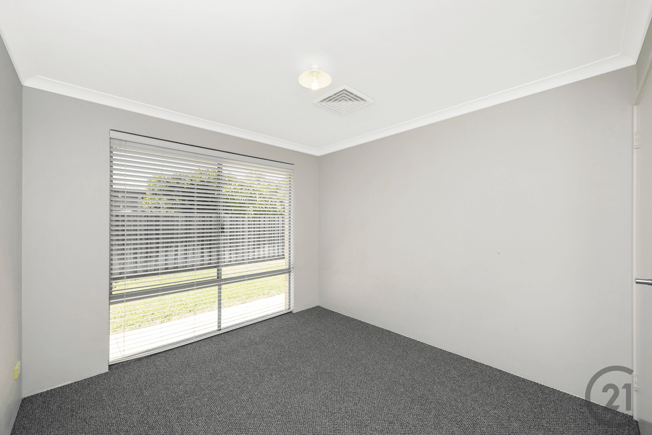 2 Santalum Circus, Halls Head, WA 6210