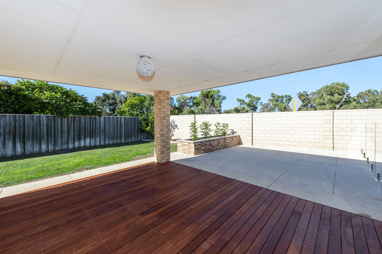 2 Santalum Circus, Halls Head, WA 6210