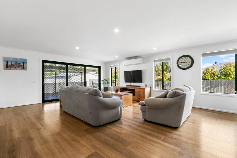 36 Campbell Grove, LAKES ENTRANCE, VIC 3909