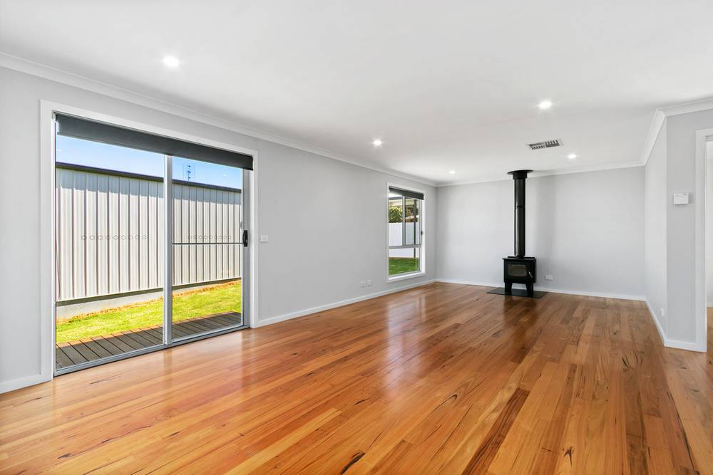 36 Campbell Grove, LAKES ENTRANCE, VIC 3909