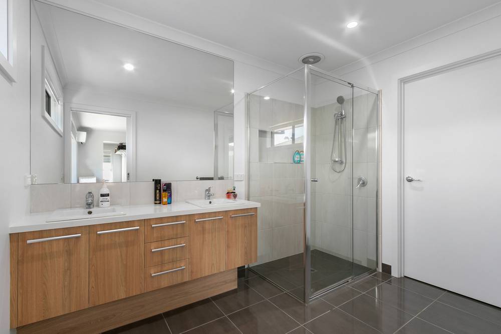36 Campbell Grove, LAKES ENTRANCE, VIC 3909