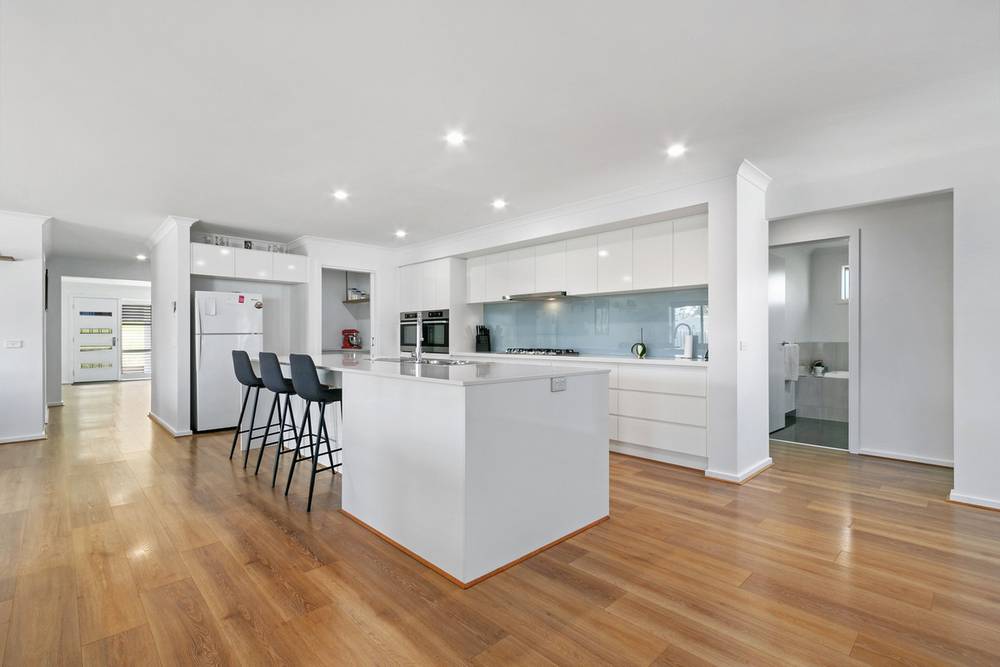 36 Campbell Grove, LAKES ENTRANCE, VIC 3909