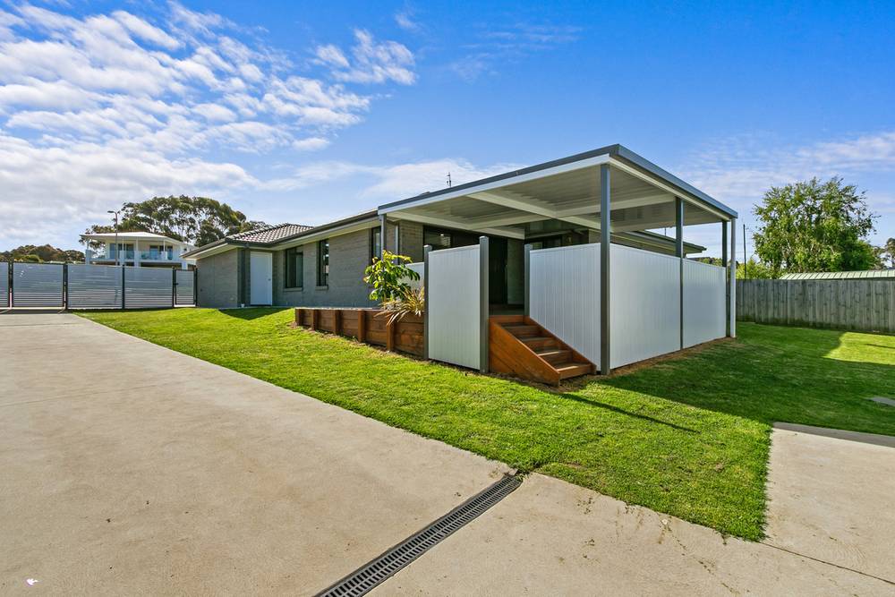 36 Campbell Grove, LAKES ENTRANCE, VIC 3909