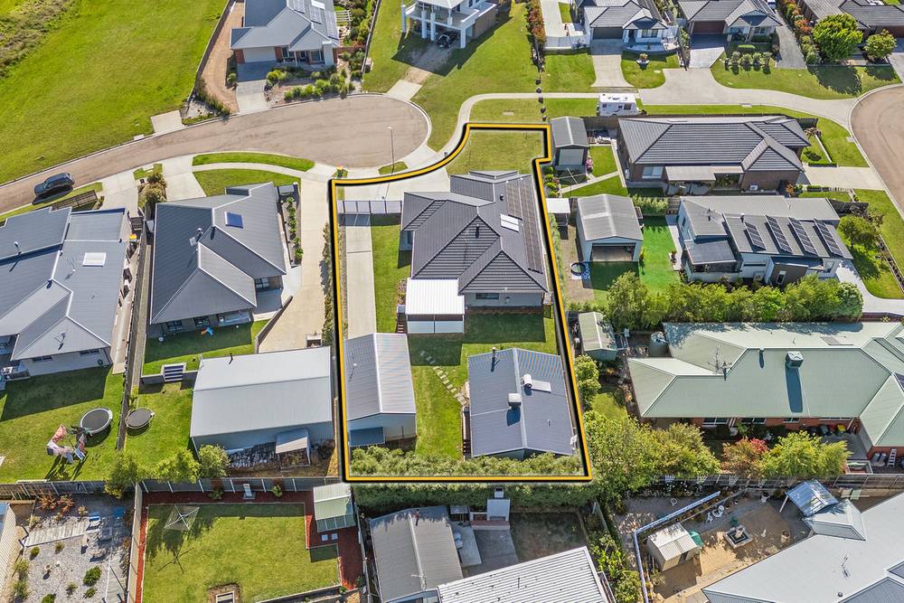 36 Campbell Grove, LAKES ENTRANCE, VIC 3909