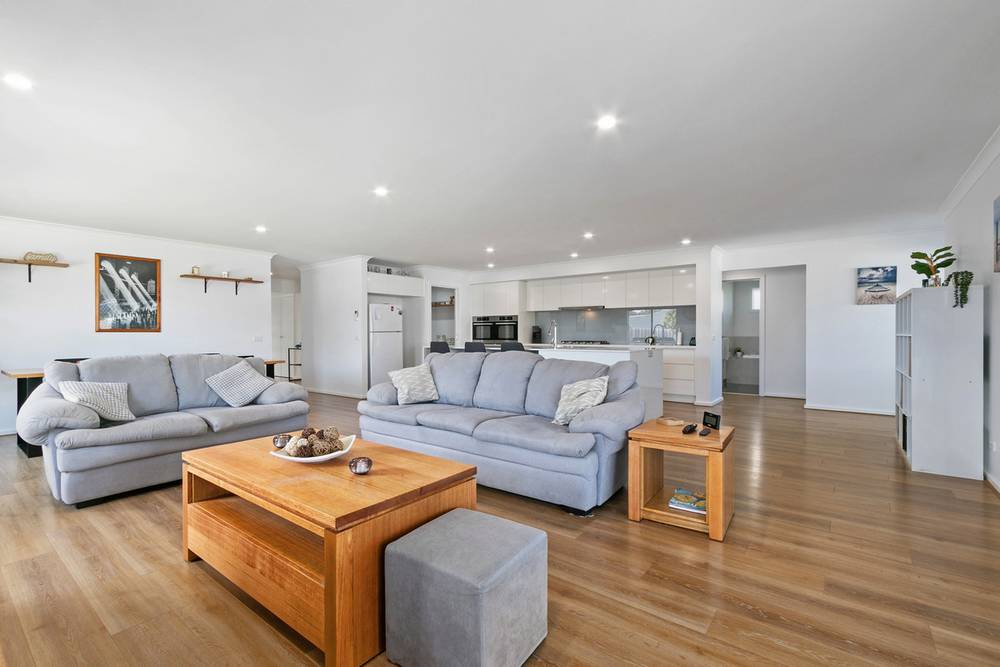 36 Campbell Grove, LAKES ENTRANCE, VIC 3909