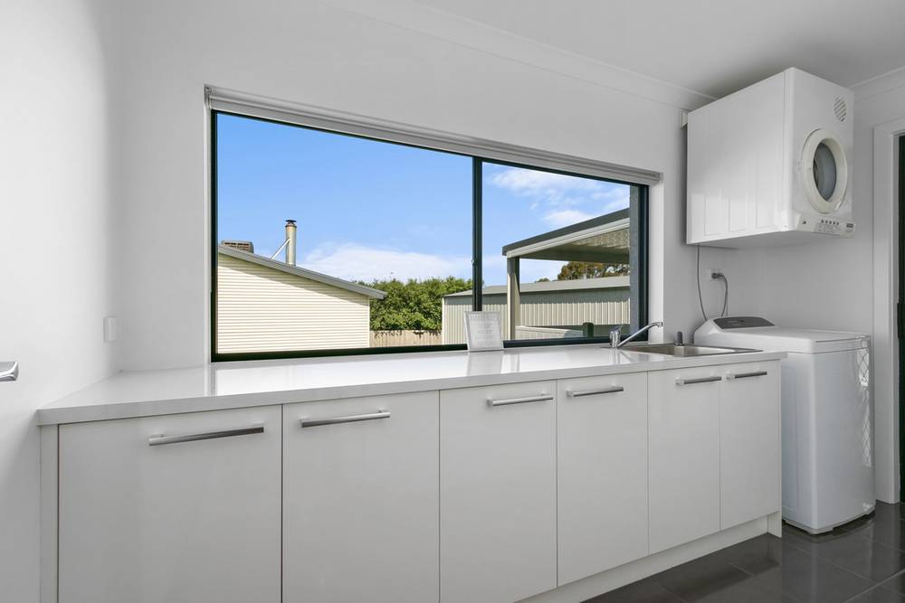 36 Campbell Grove, LAKES ENTRANCE, VIC 3909