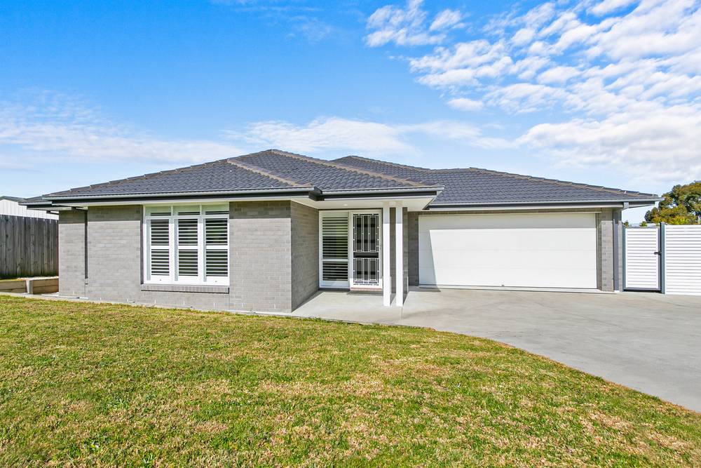 36 Campbell Grove, LAKES ENTRANCE, VIC 3909