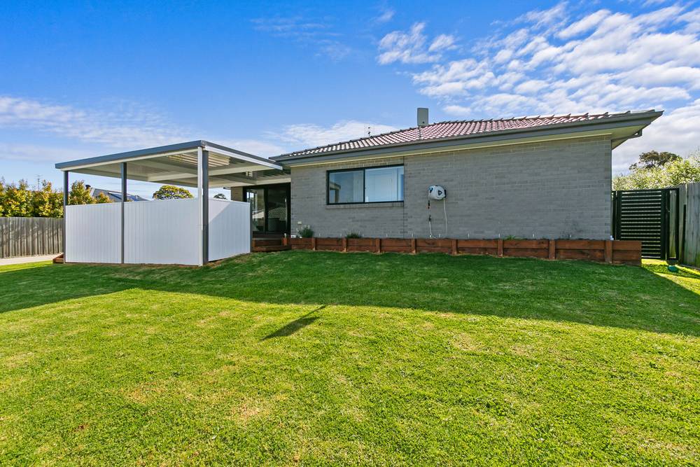 36 Campbell Grove, LAKES ENTRANCE, VIC 3909