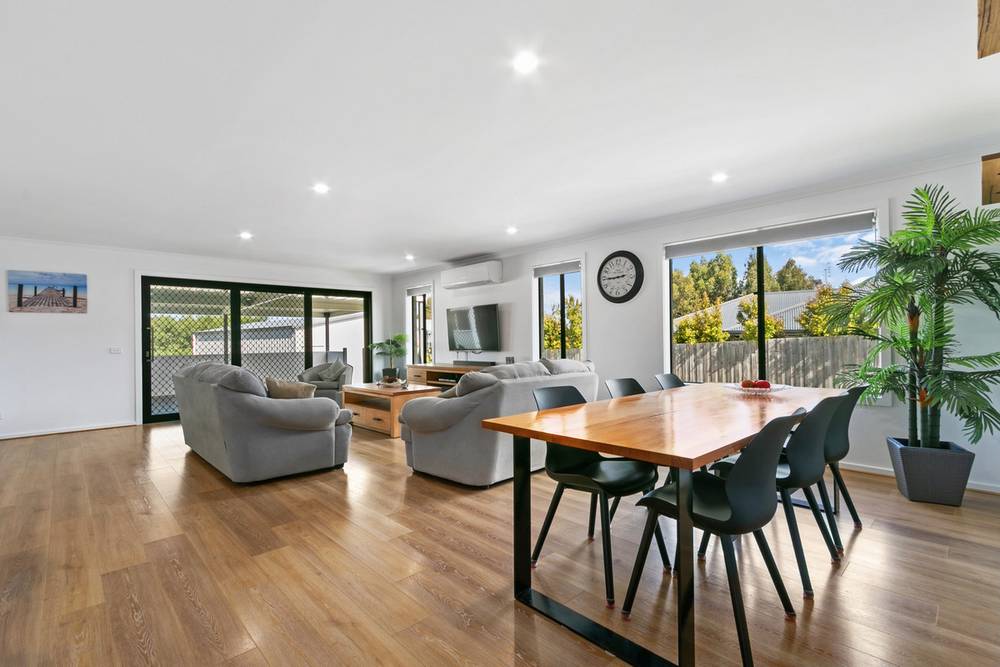 36 Campbell Grove, LAKES ENTRANCE, VIC 3909