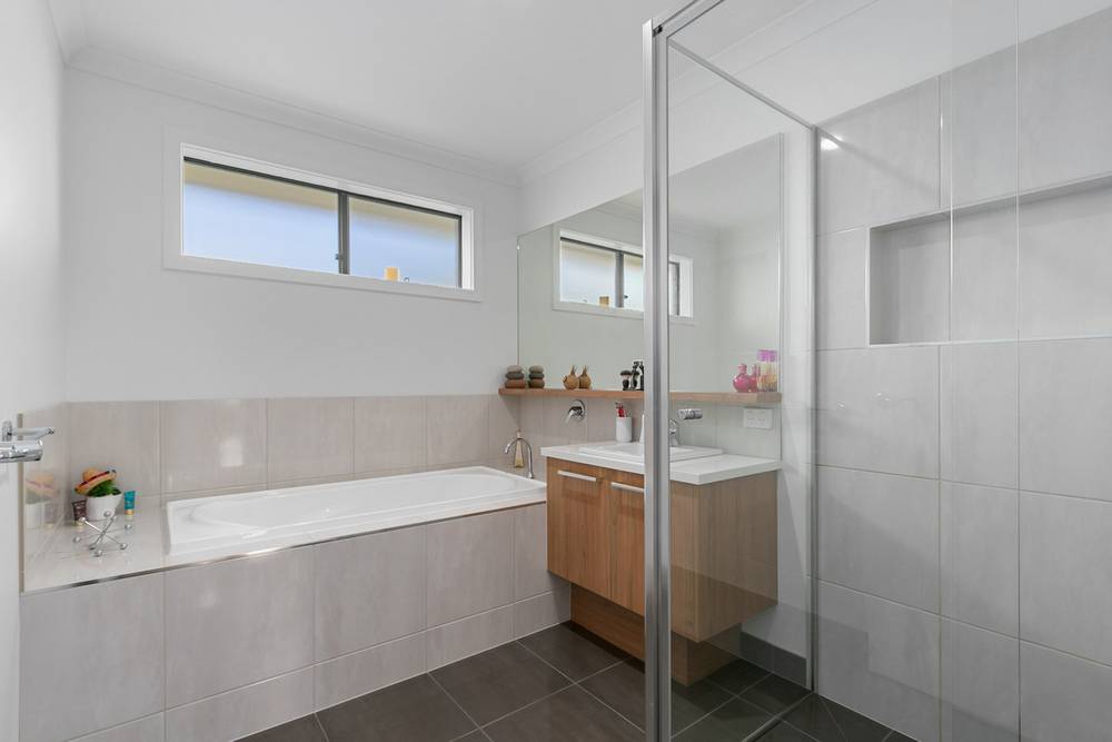36 Campbell Grove, LAKES ENTRANCE, VIC 3909