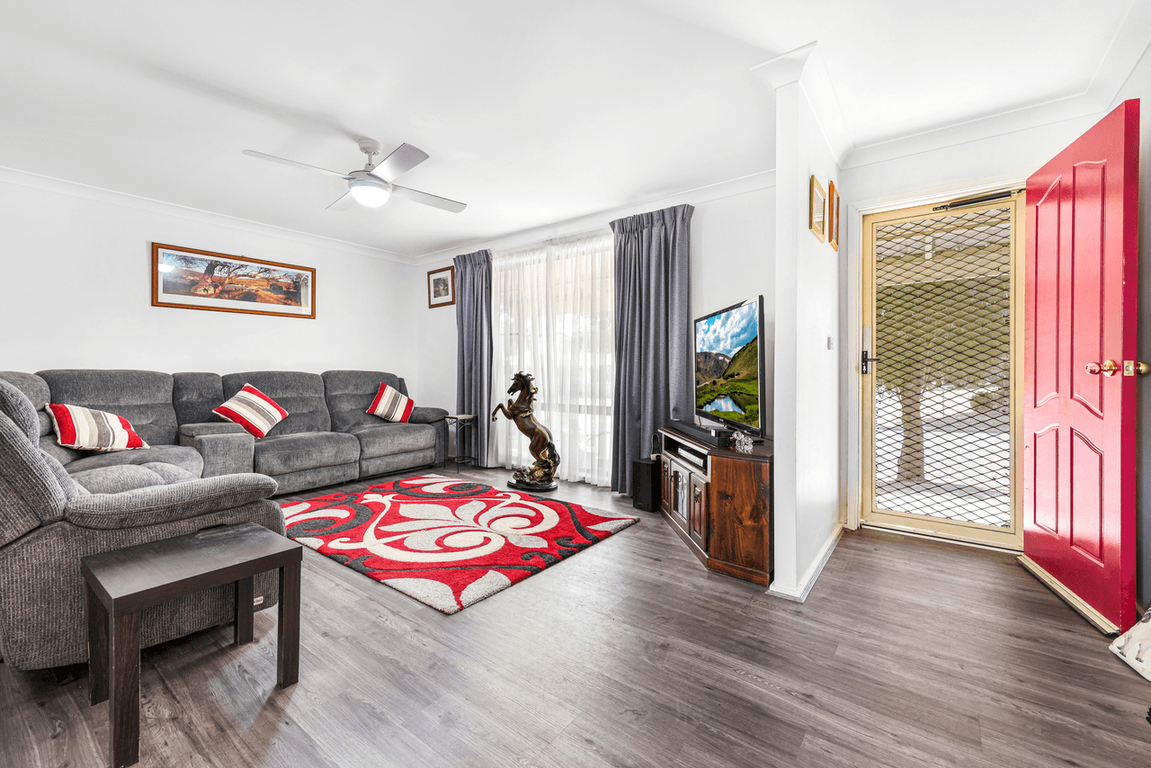 95 Lemon Gums Drive, TAMWORTH, NSW 2340