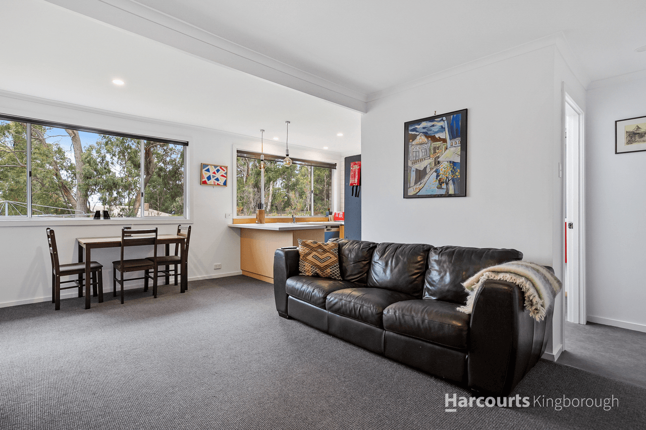 33 Burwood Drive, BLACKMANS BAY, TAS 7052