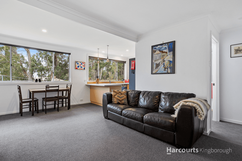 33 Burwood Drive, BLACKMANS BAY, TAS 7052