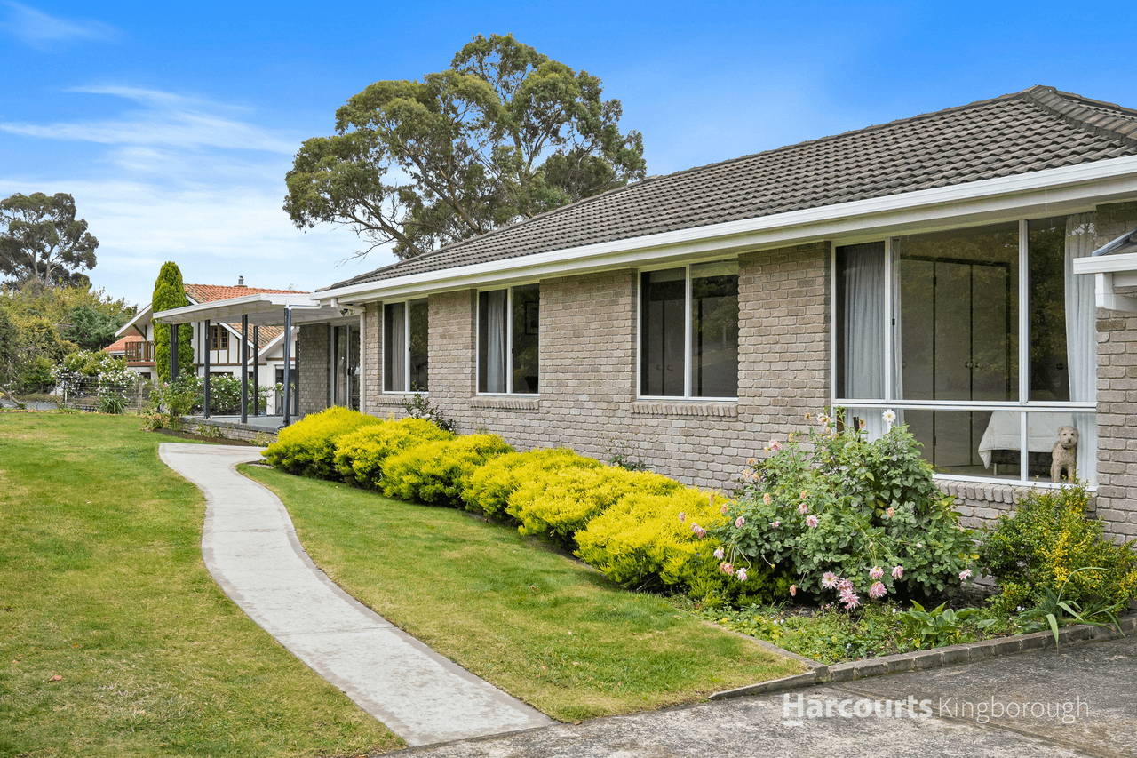 33 Burwood Drive, BLACKMANS BAY, TAS 7052