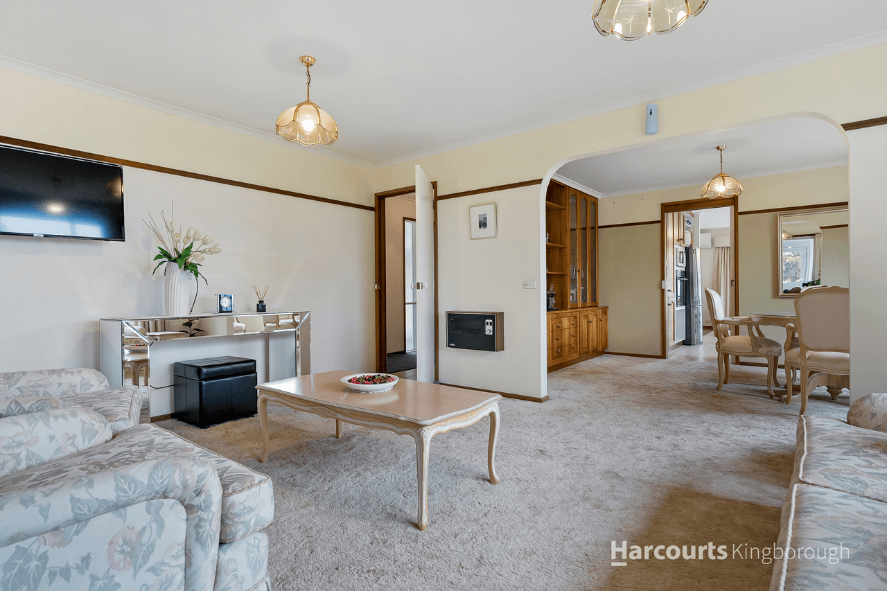 33 Burwood Drive, BLACKMANS BAY, TAS 7052