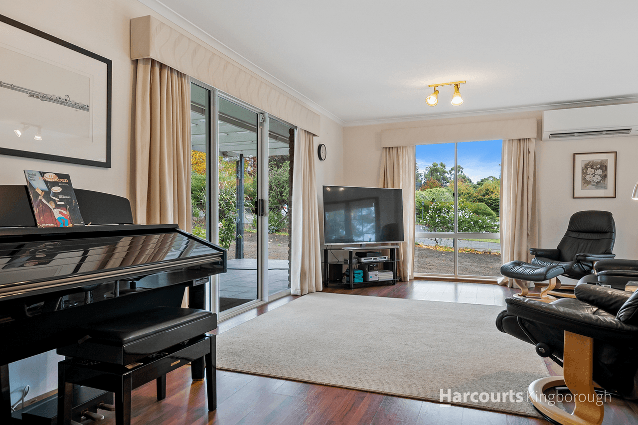 33 Burwood Drive, BLACKMANS BAY, TAS 7052