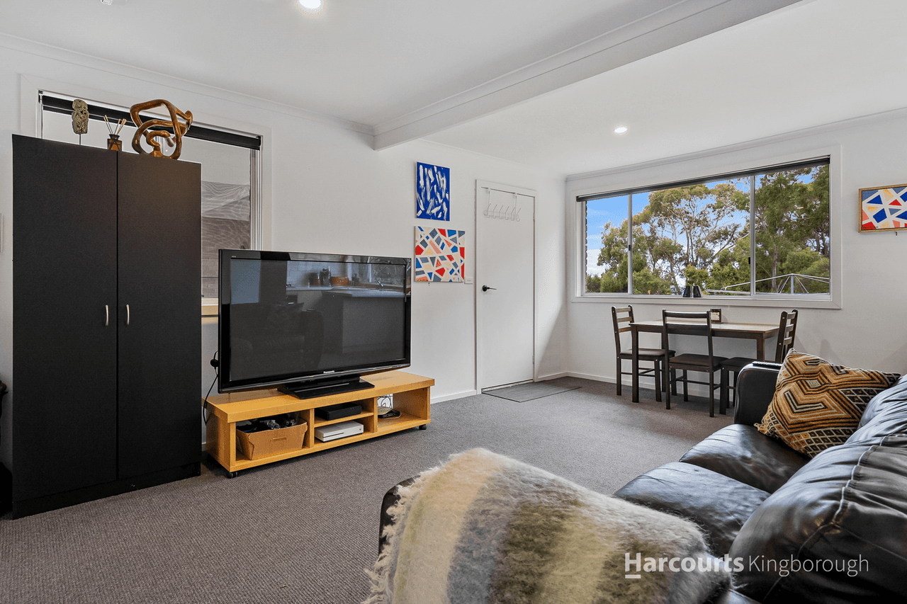 33 Burwood Drive, BLACKMANS BAY, TAS 7052