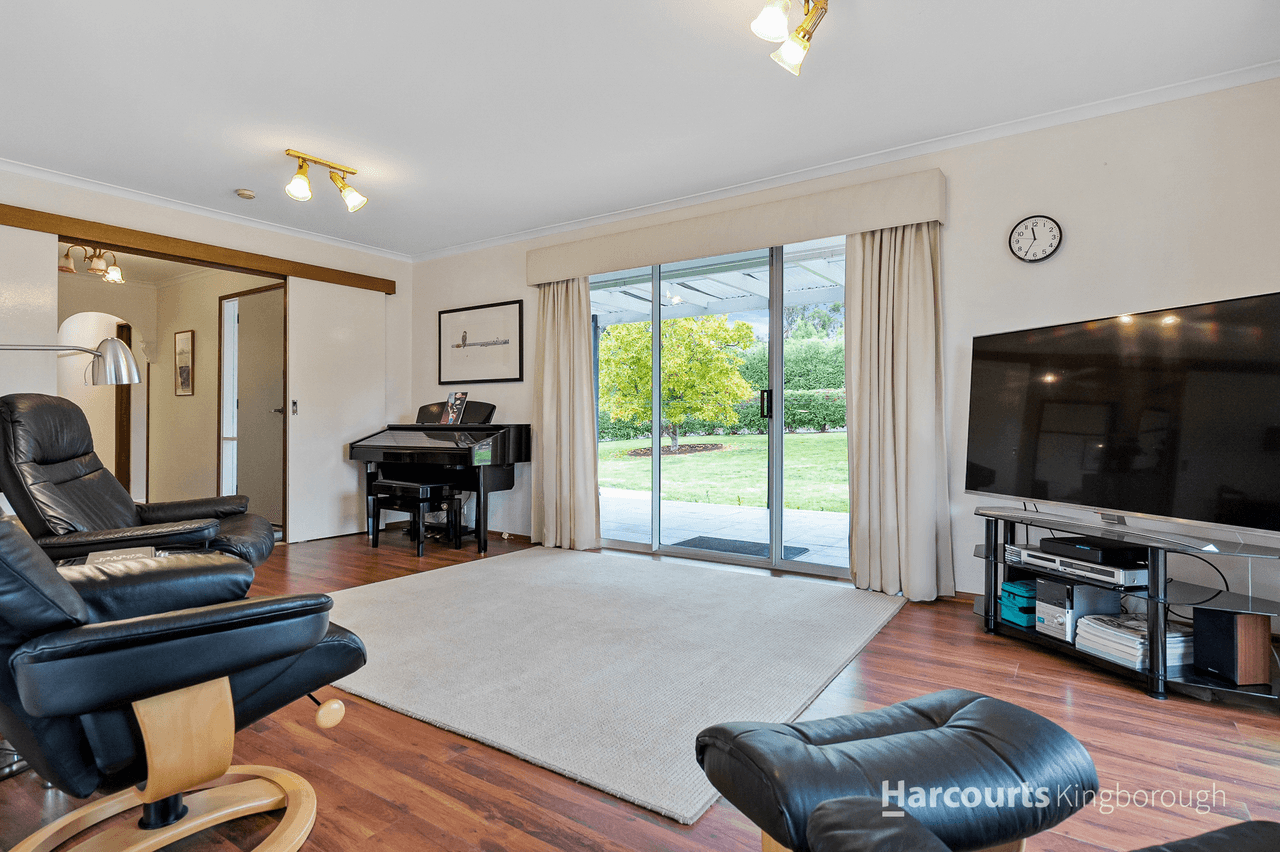 33 Burwood Drive, BLACKMANS BAY, TAS 7052