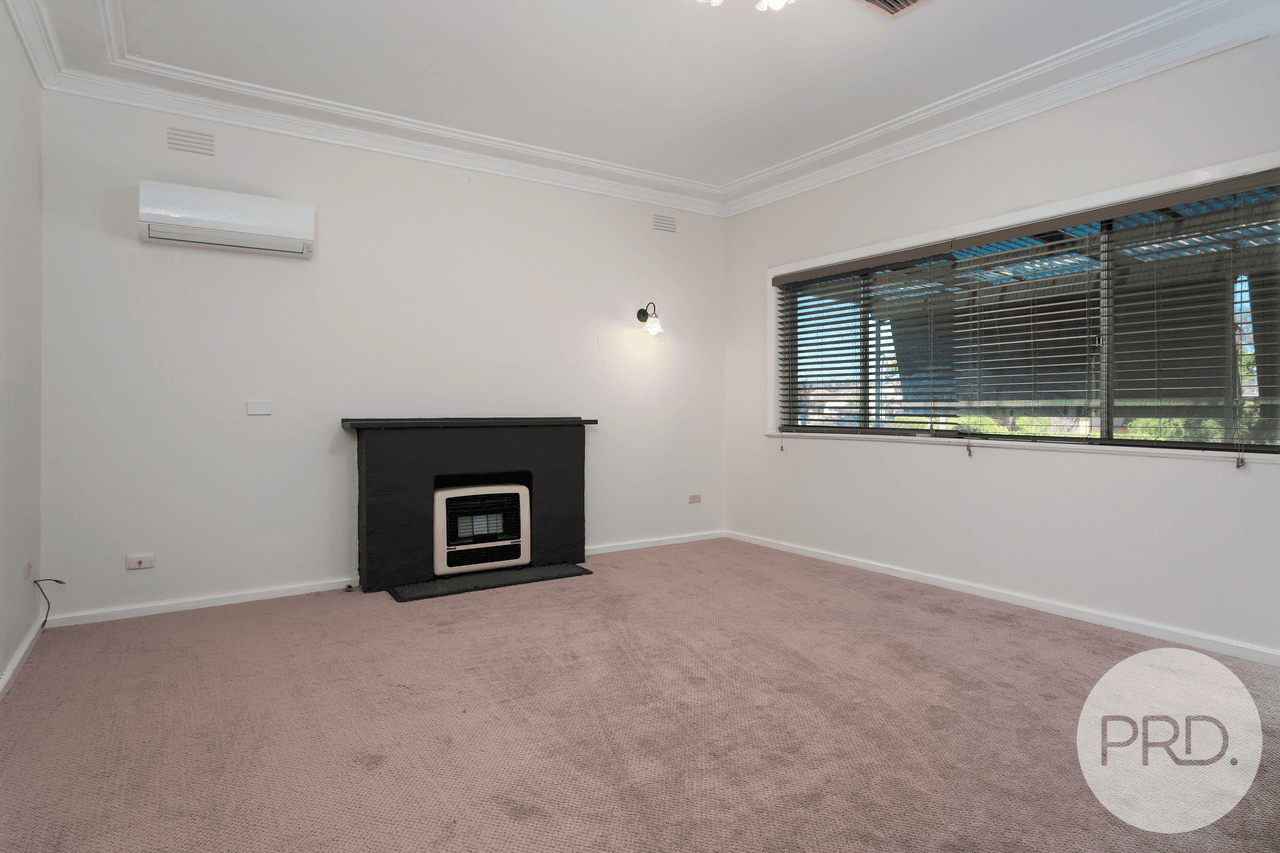 11 Karen Street, TOLLAND, NSW 2650