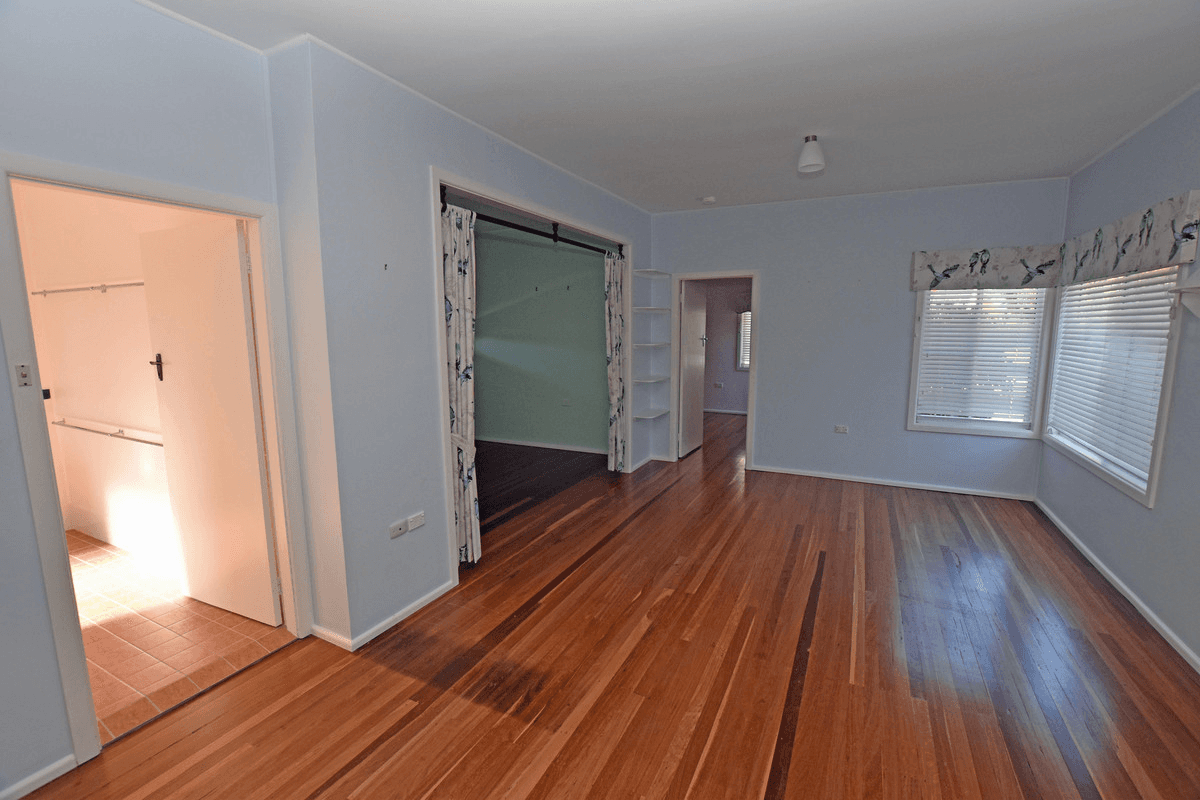 19 Lake Street, LAURIETON, NSW 2443