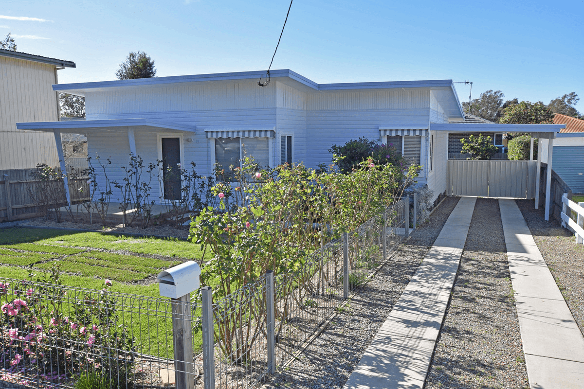 19 Lake Street, LAURIETON, NSW 2443