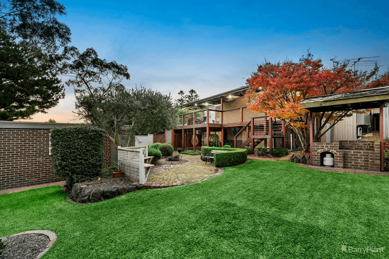 18 Melville Drive, GREENSBOROUGH, VIC 3088