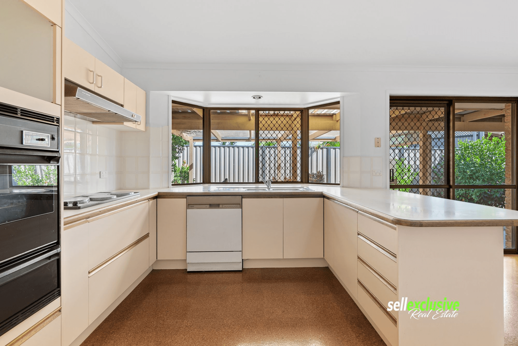 25 Gordon Crescent, Sandstone Point, QLD 4511