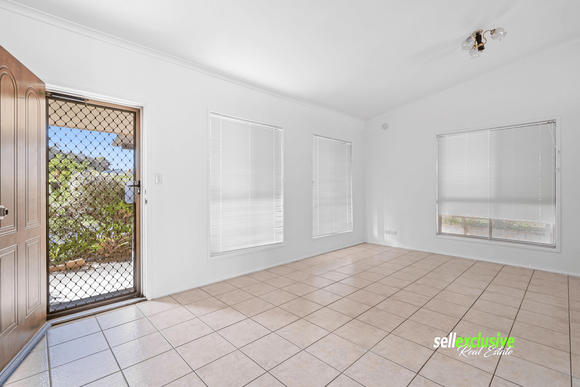 25 Gordon Crescent, Sandstone Point, QLD 4511