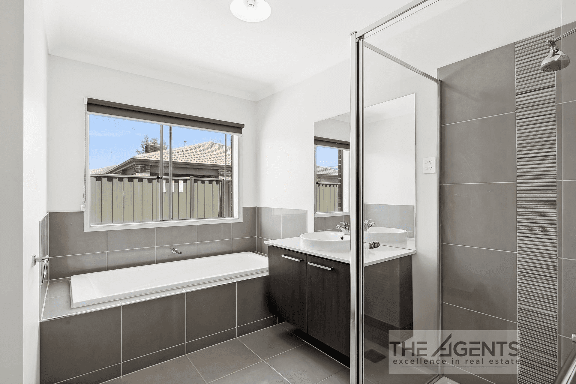 1045 Leakes Road, Tarneit, VIC 3029