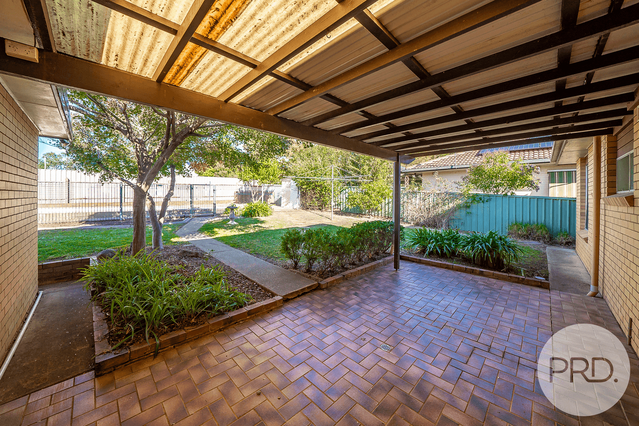 10 Norfolk Avenue, LAKE ALBERT, NSW 2650